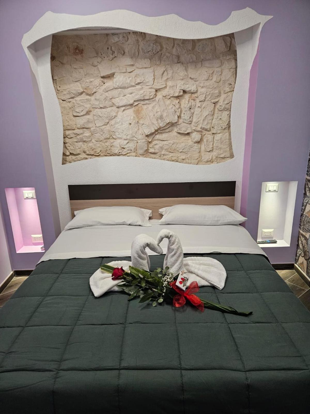 Luxuite Spa Con Piscina E Jacuzzi アルベロベッロ エクステリア 写真