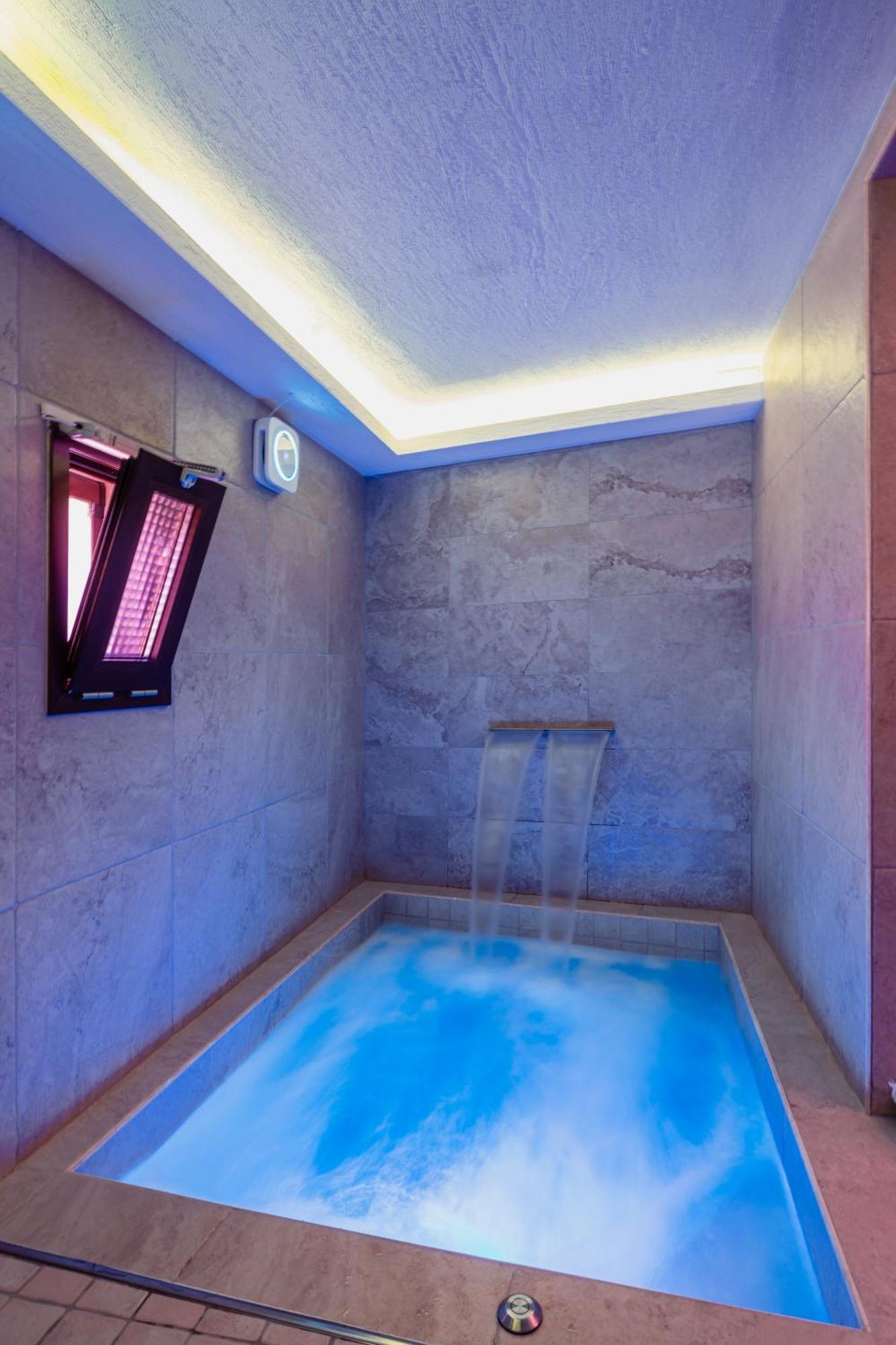 Luxuite Spa Con Piscina E Jacuzzi アルベロベッロ エクステリア 写真