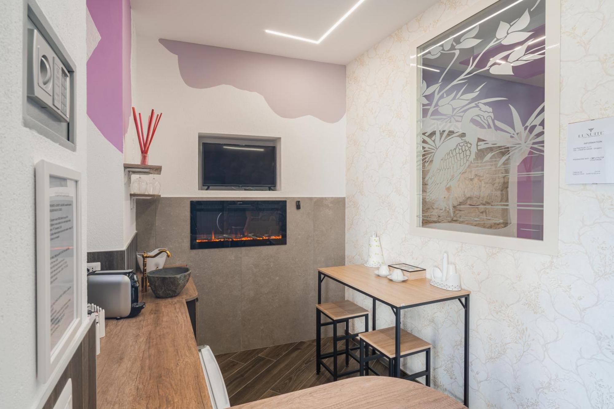 Luxuite Spa Con Piscina E Jacuzzi アルベロベッロ エクステリア 写真