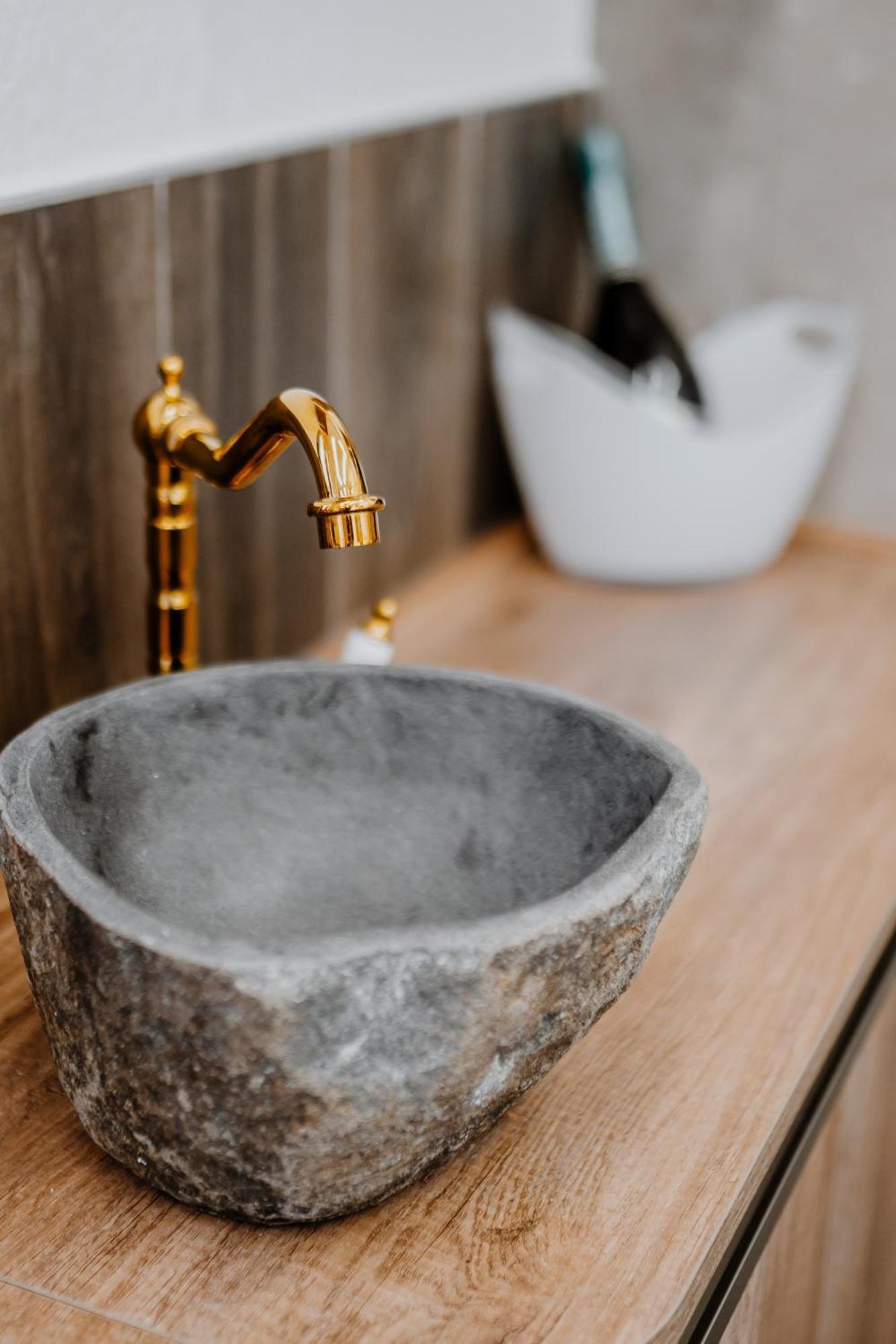 Luxuite Spa Con Piscina E Jacuzzi アルベロベッロ エクステリア 写真