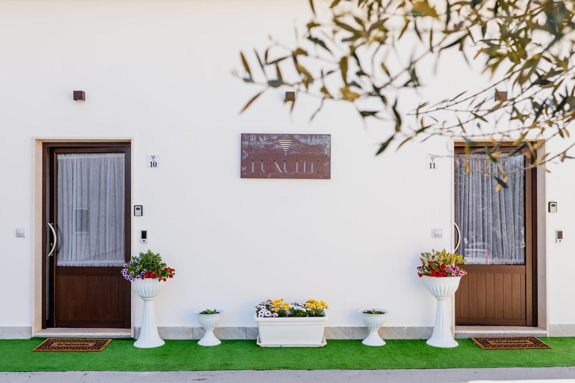 Luxuite Spa Con Piscina E Jacuzzi アルベロベッロ エクステリア 写真