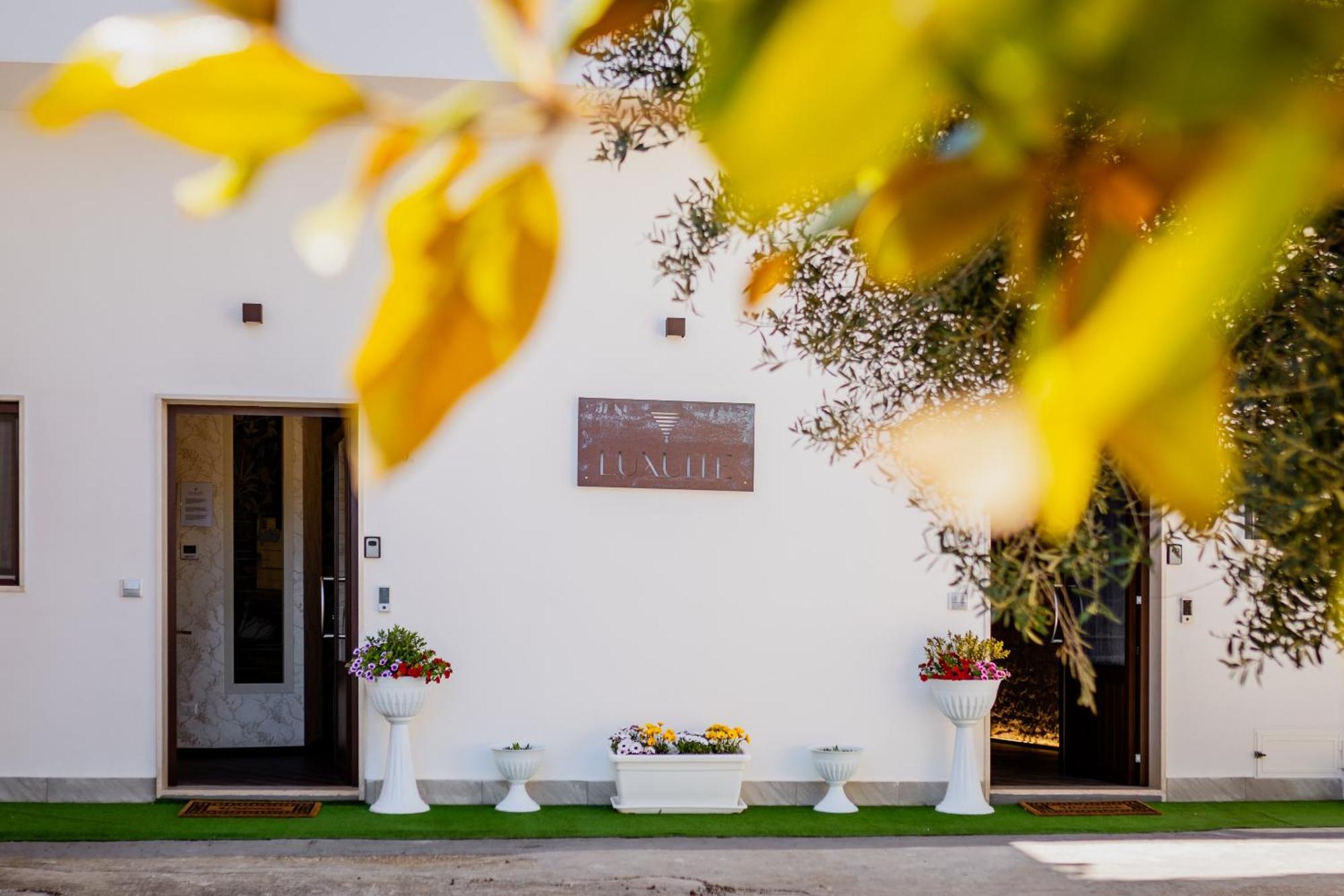 Luxuite Spa Con Piscina E Jacuzzi アルベロベッロ エクステリア 写真