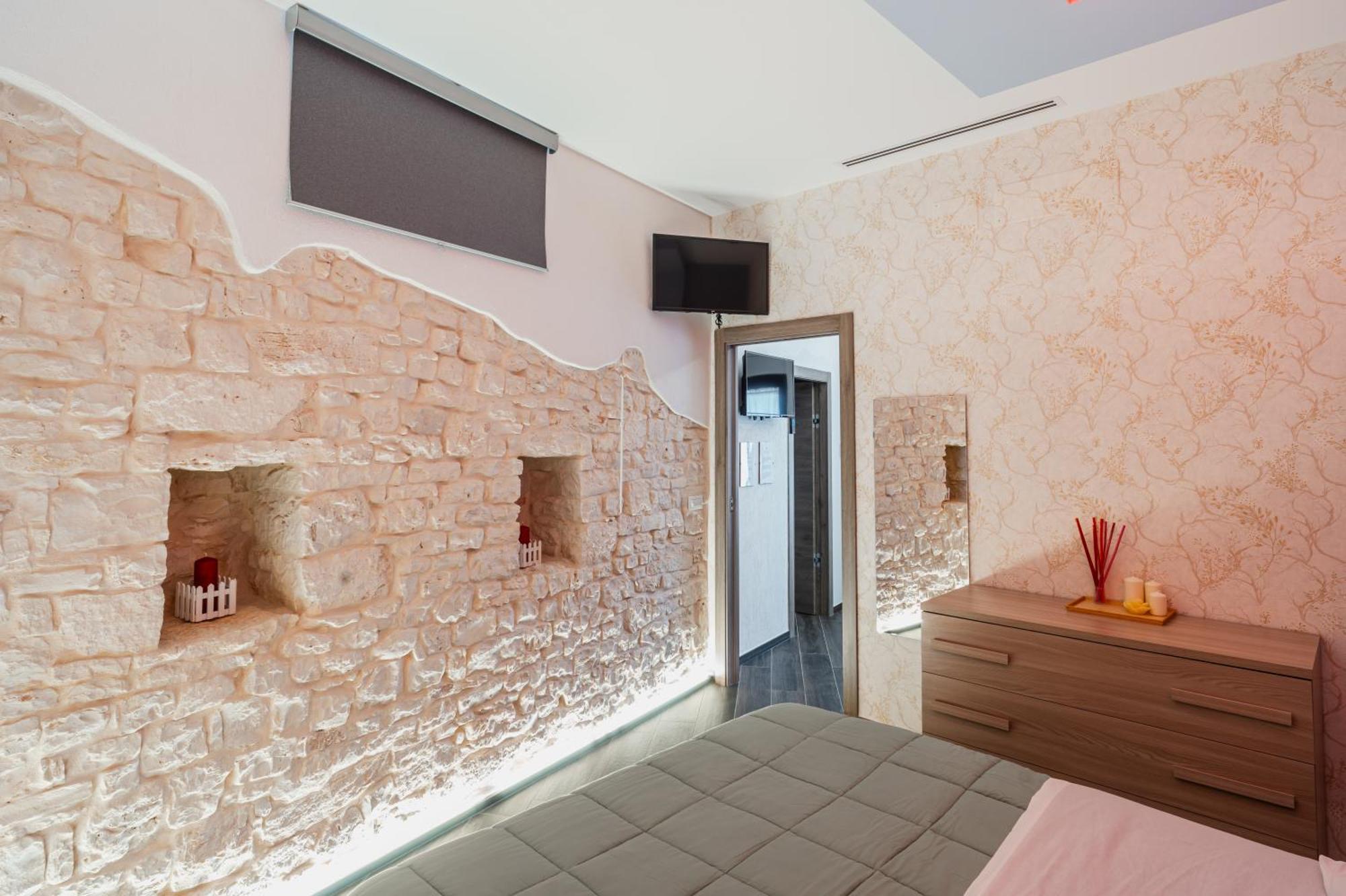 Luxuite Spa Con Piscina E Jacuzzi アルベロベッロ エクステリア 写真